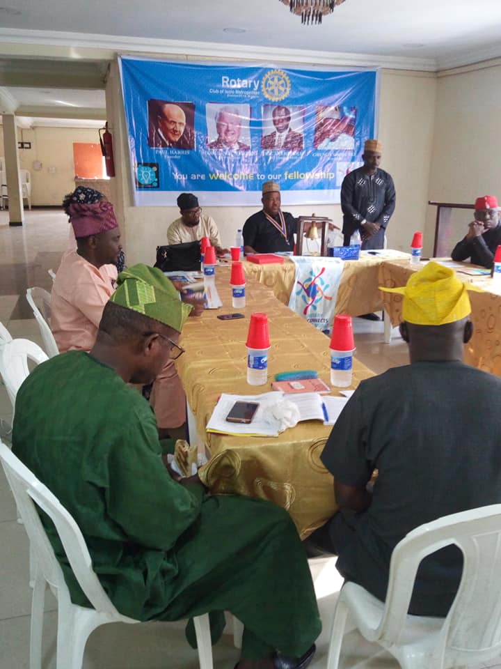CP Tunde Olaniyan delivering his speech on “Project Financing Execution In Rotary” during our first meeting this year.
